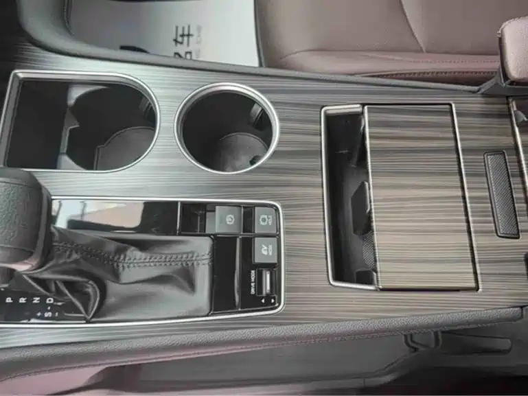 Toyota Granvia — миниатюра 20