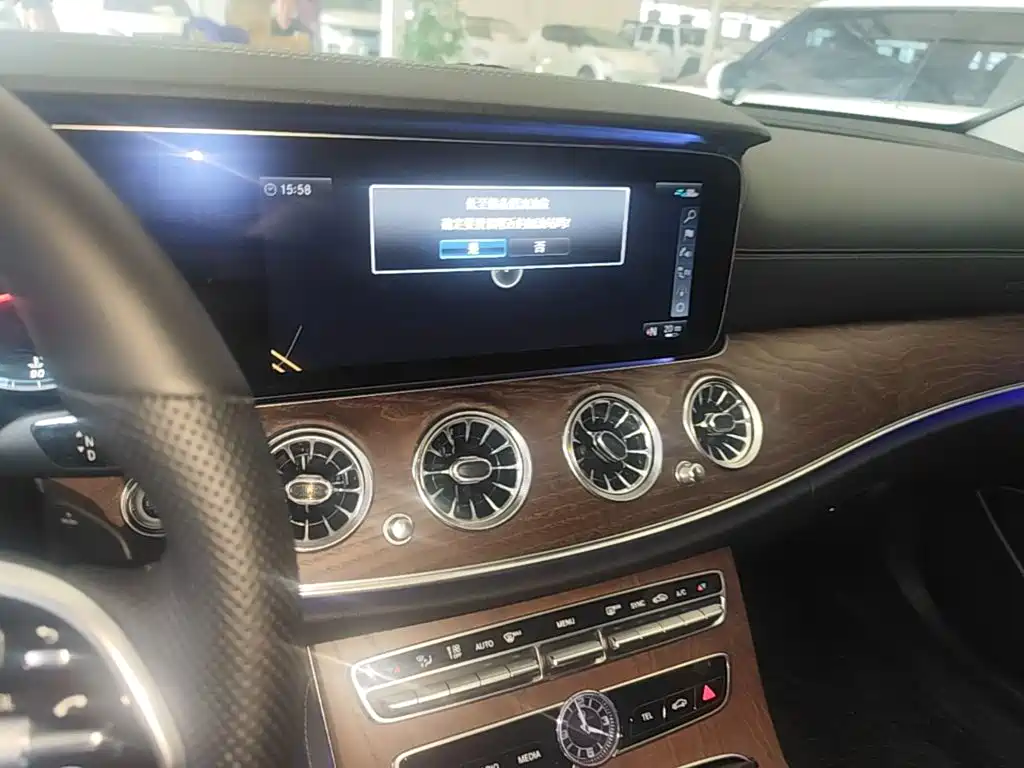 Mercedes-Benz E-Class — миниатюра 13