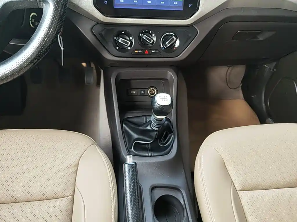 Wuling Hongguang — миниатюра 10