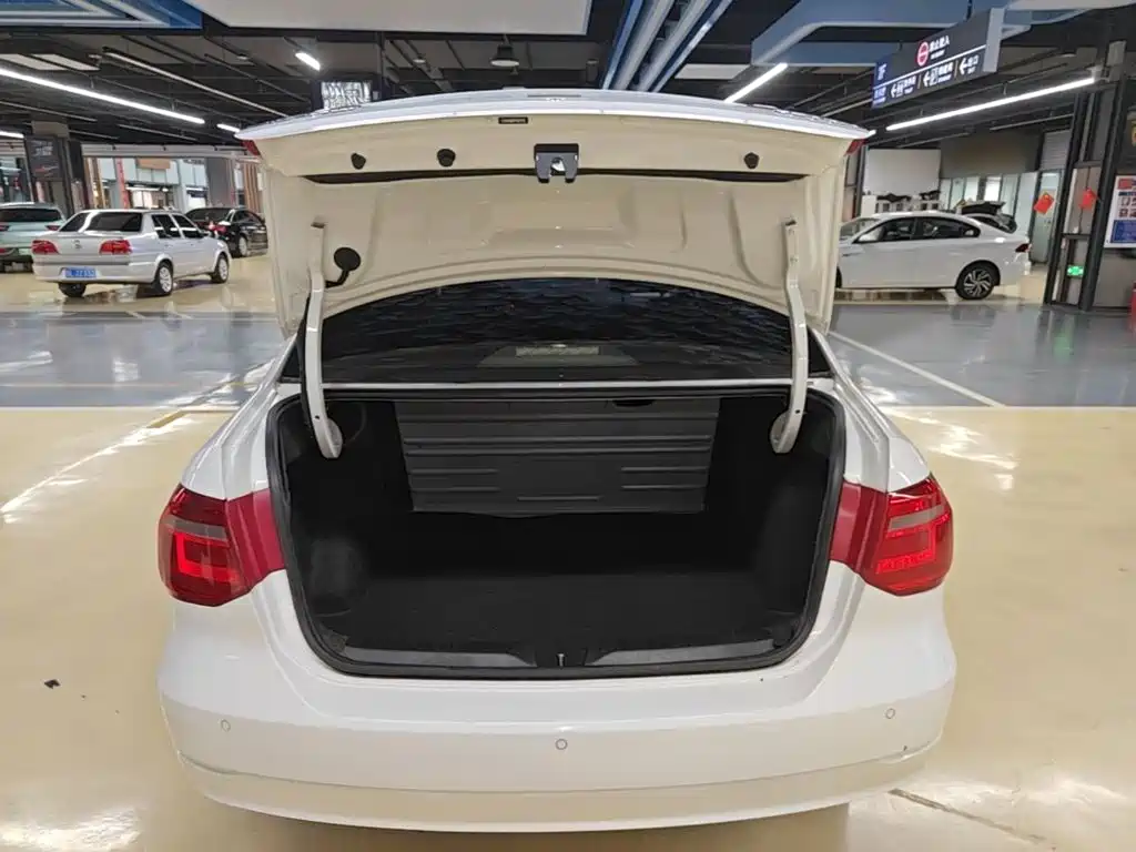 Volkswagen Jetta — миниатюра 19