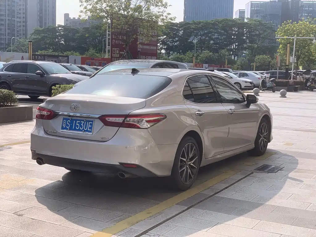 Toyota Camry — миниатюра 4