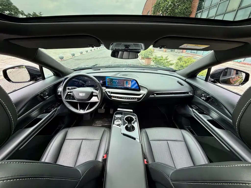 Cadillac Lyriq — миниатюра 13