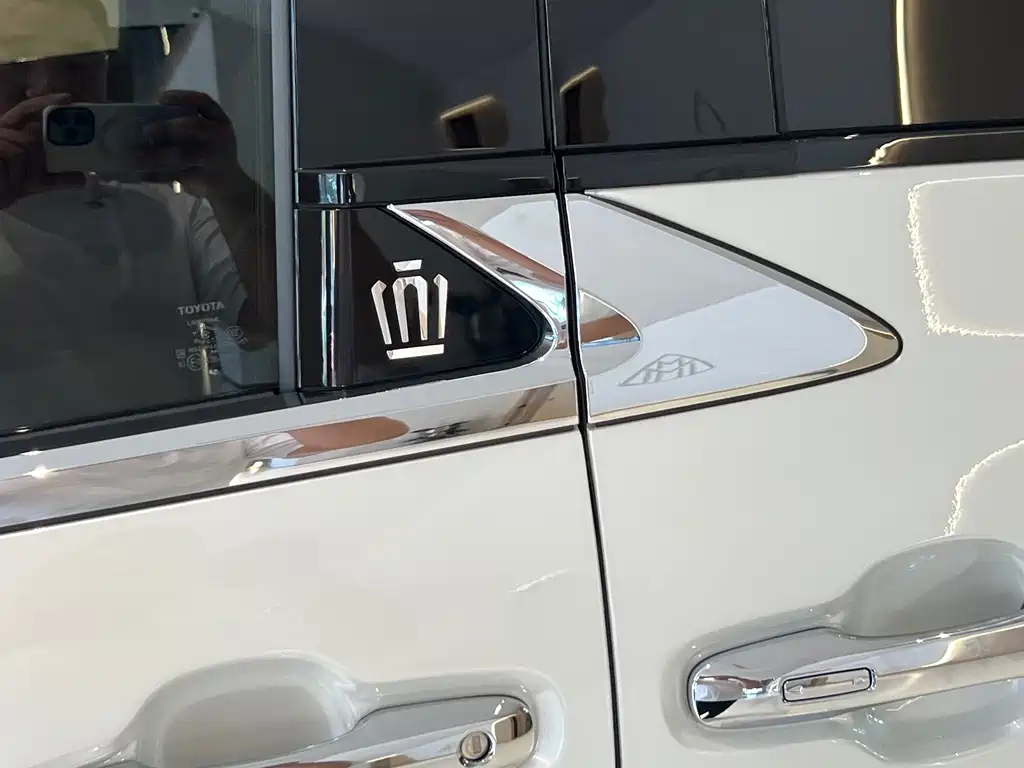 Toyota Vellfire — миниатюра 5