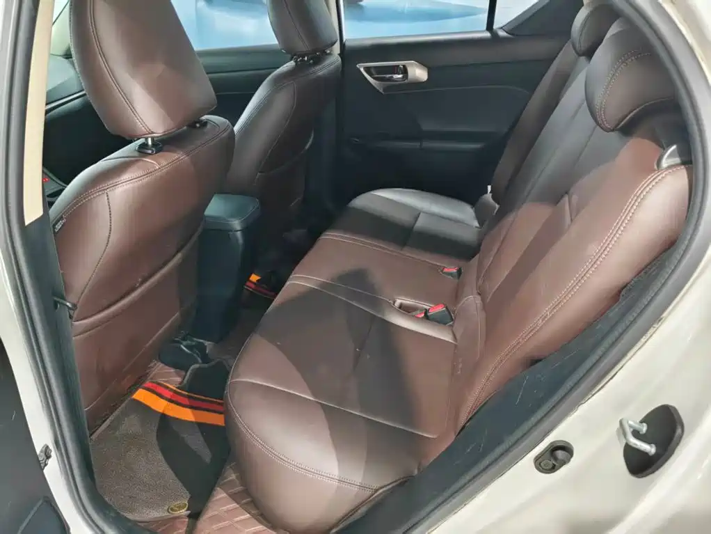 Lexus CT — миниатюра 8