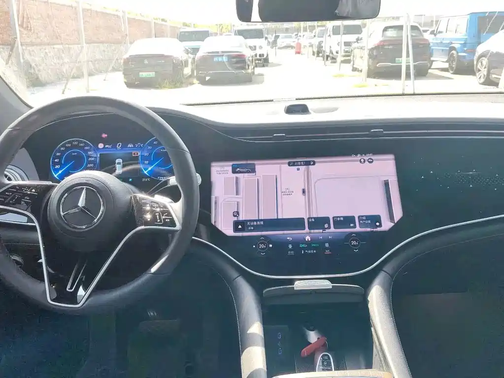 Mercedes-Benz EQS SUV — миниатюра 5