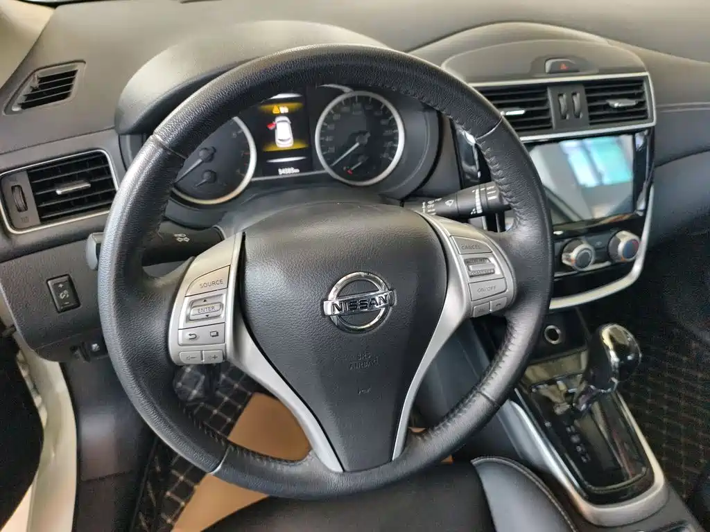 Nissan Tiida — миниатюра 5