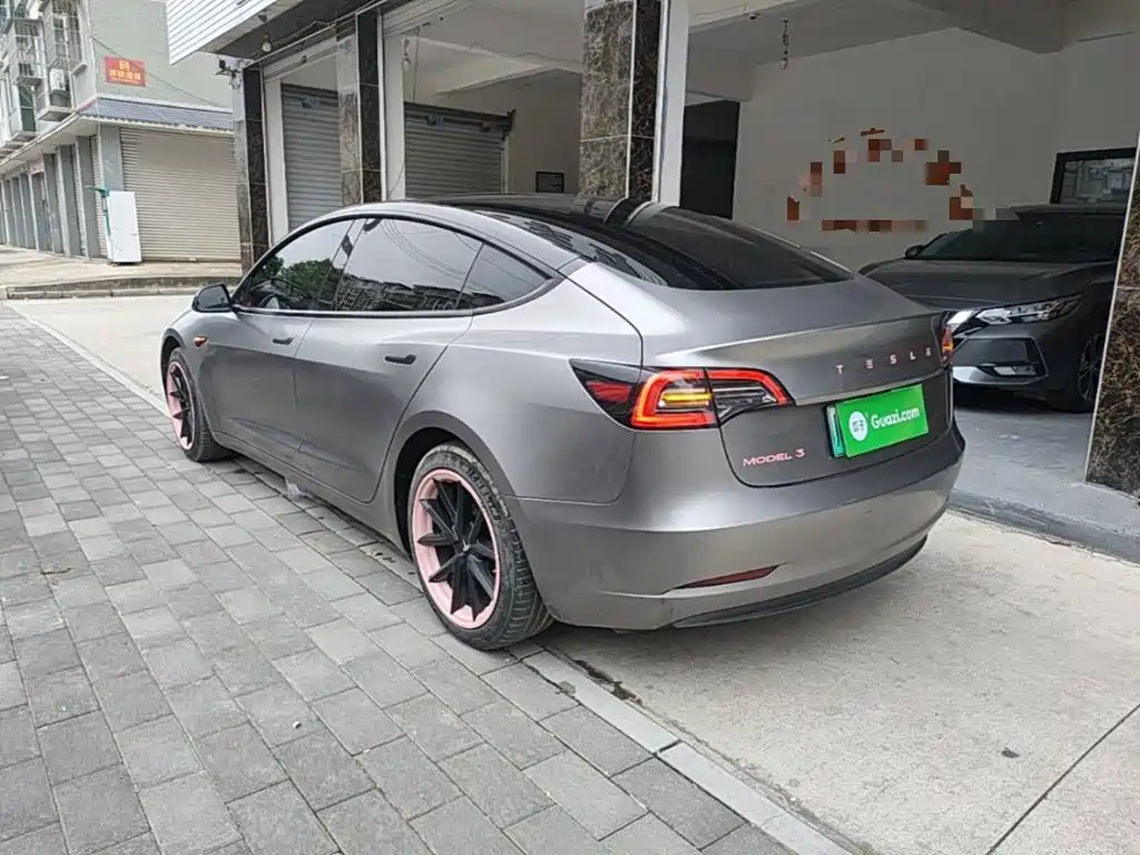 Tesla Model 3 — миниатюра 5
