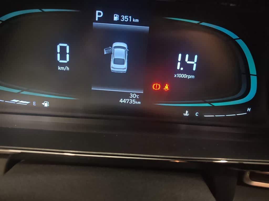 Hyundai Elantra 1.5 л 2024 г. Белый, пробег 44700 км