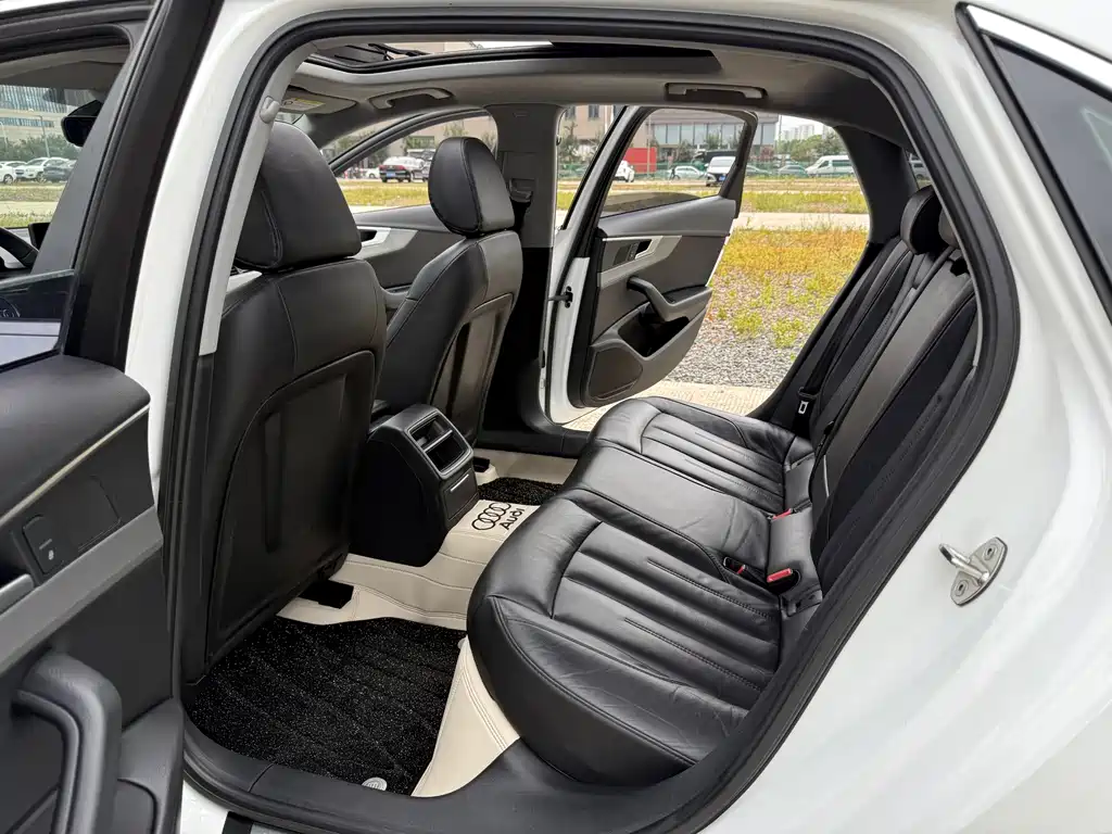 Audi A4L — миниатюра 12