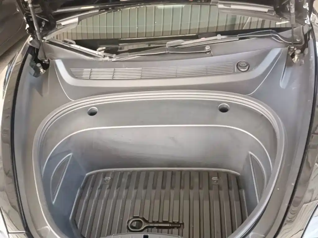 Tesla Model 3 — миниатюра 16