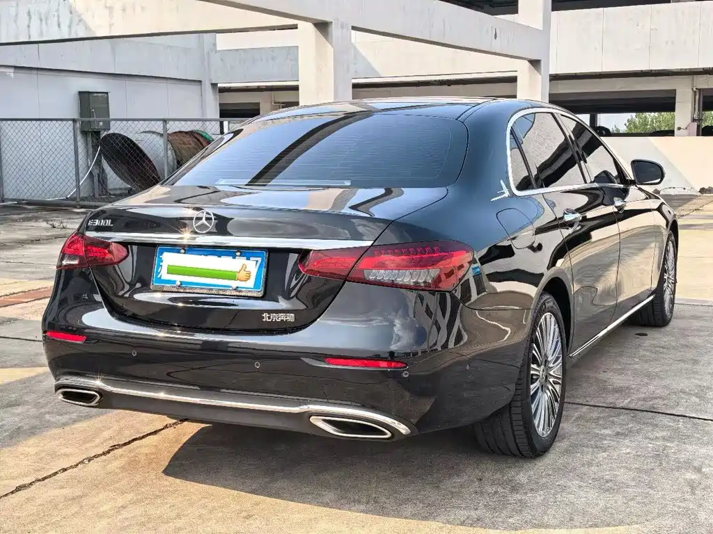 Mercedes-Benz E-Class — миниатюра 8