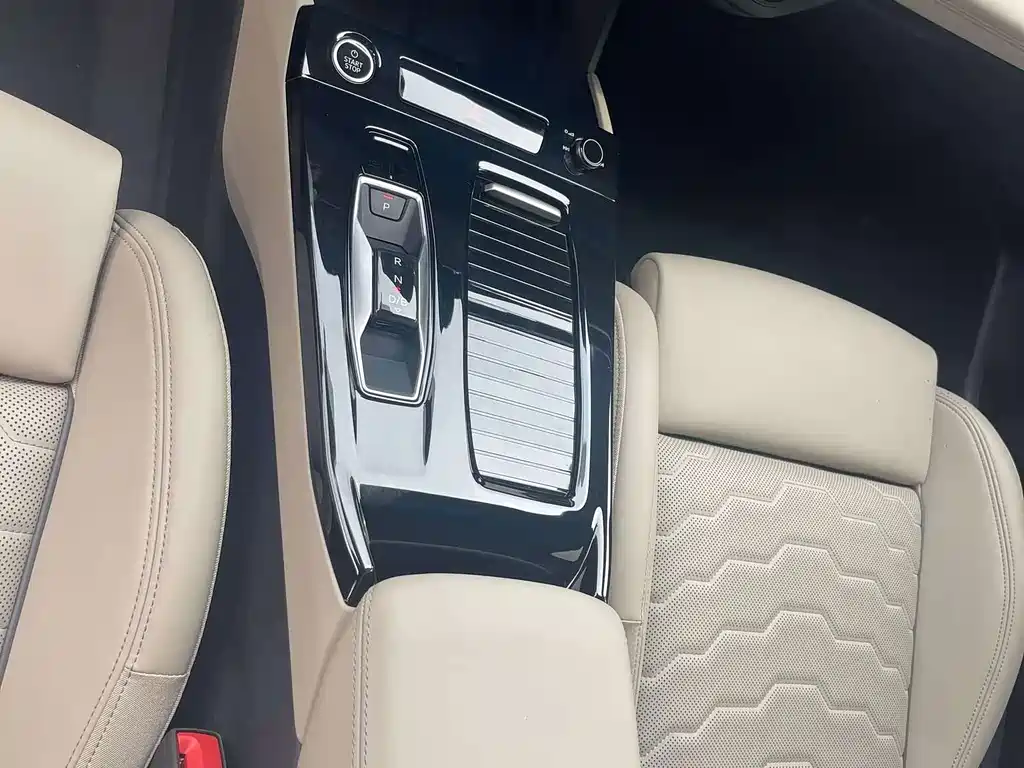 Audi Q6L e-tron — миниатюра 5