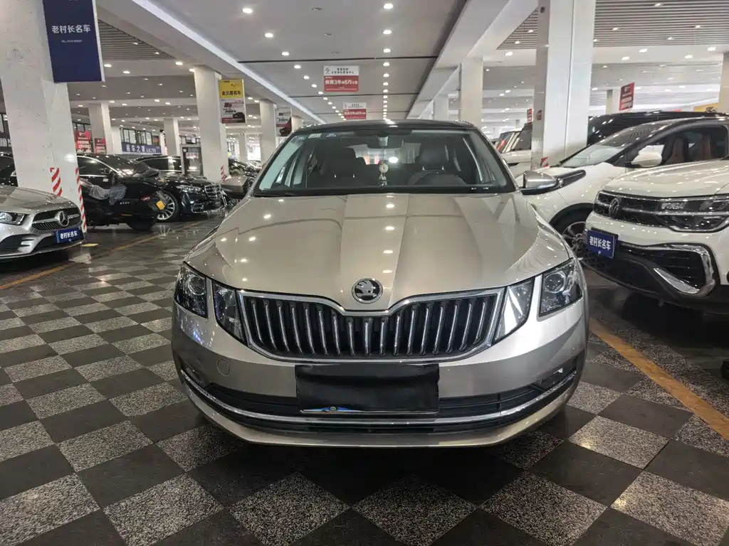 Skoda Octavia - фото 2
