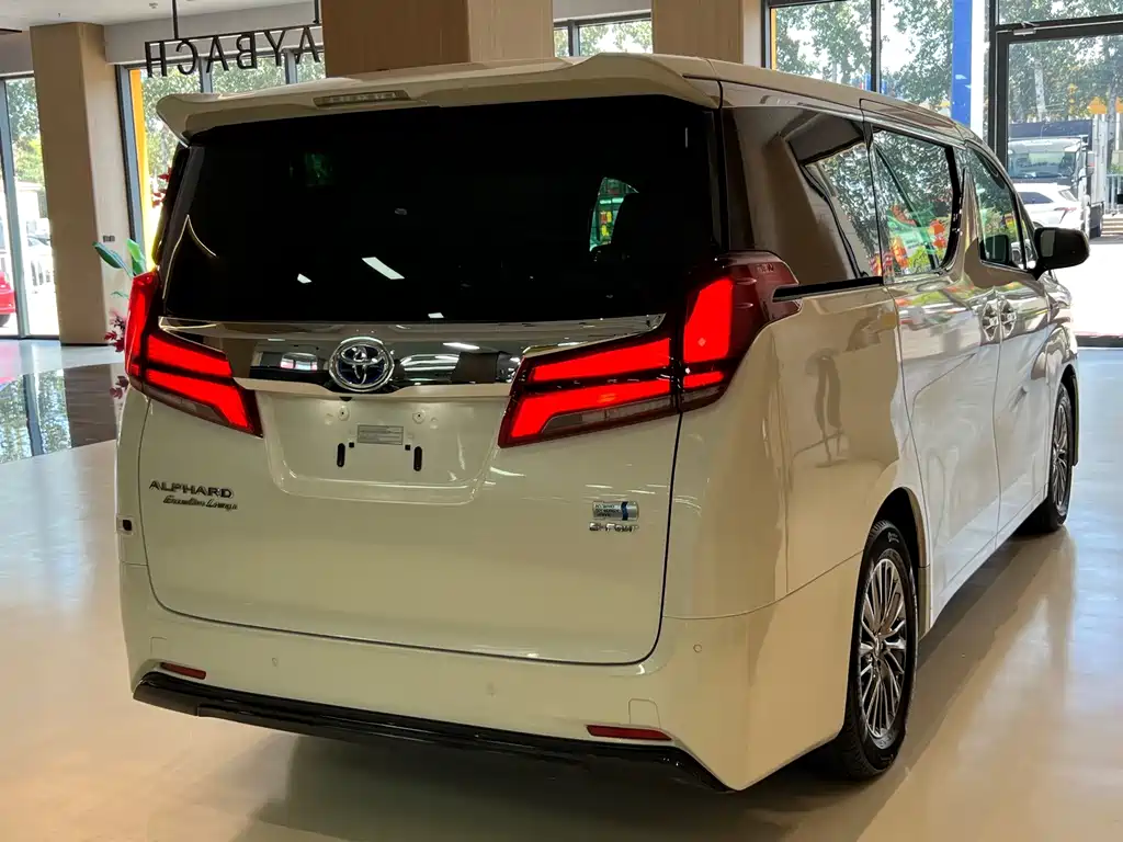 Toyota Alphard — миниатюра 23