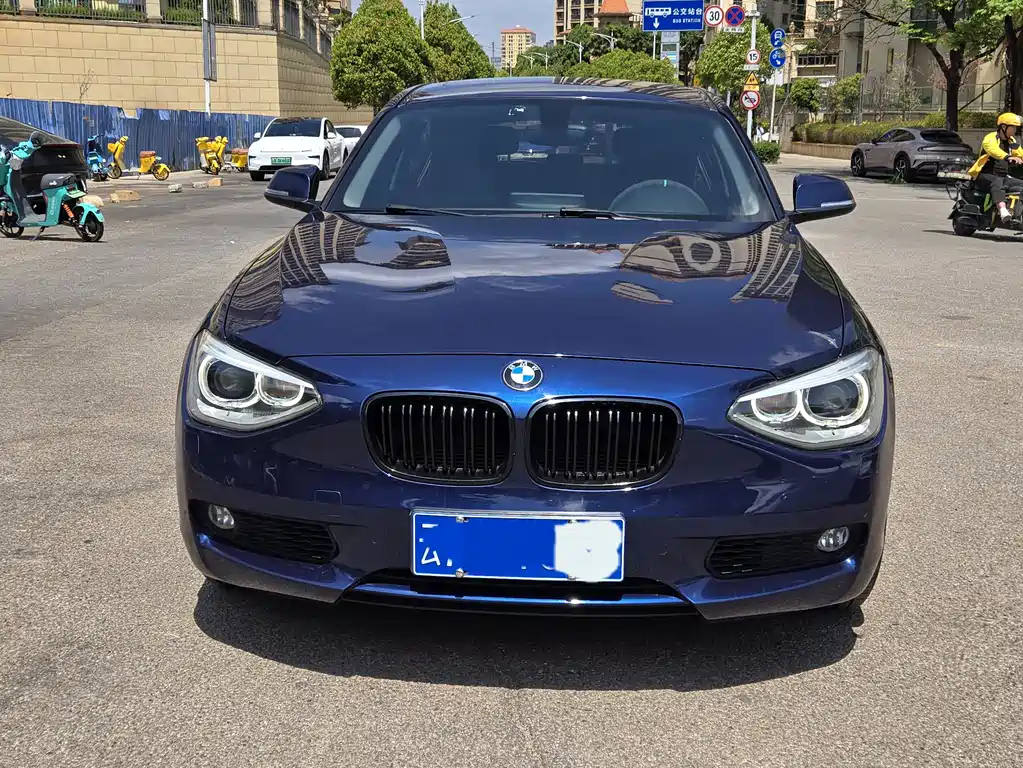 BMW 1 Series (Import) 2012