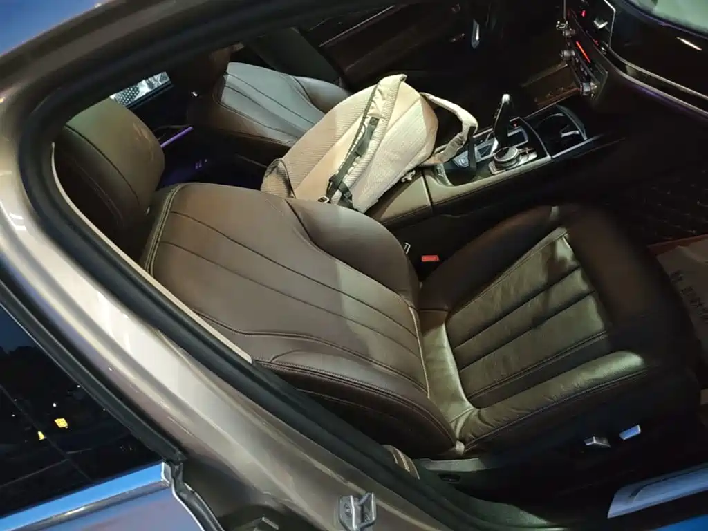 BMW 7 Series — миниатюра 25