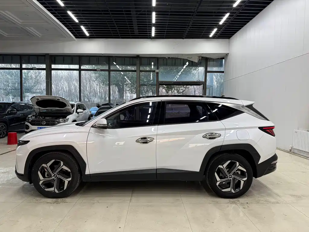 MODERN TUCSON