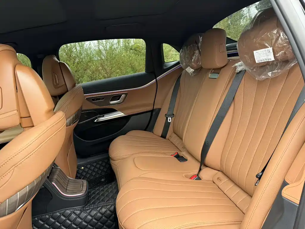 Mercedes-Benz E-Class — миниатюра 6