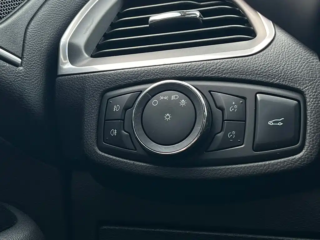 Ford Edge — миниатюра 8