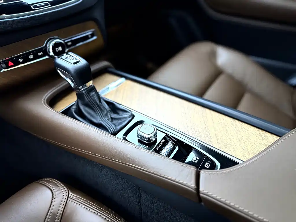 Volvo XC90 — миниатюра 30