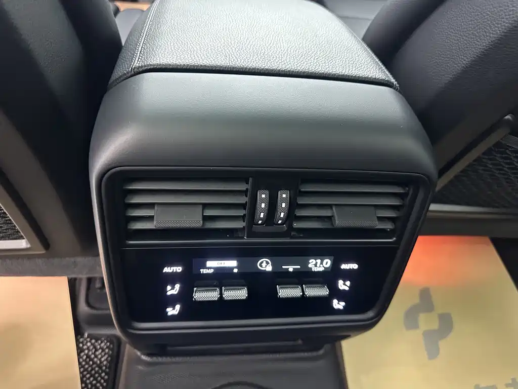 Porsche Cayenne — миниатюра 13