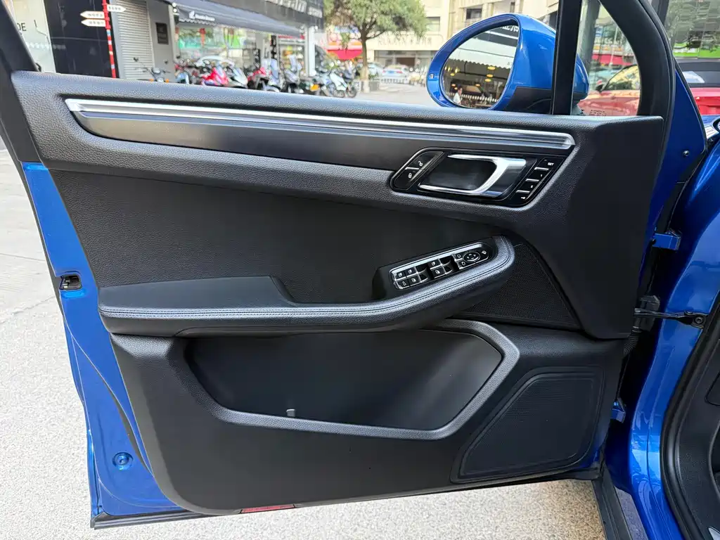 Porsche Macan — миниатюра 18