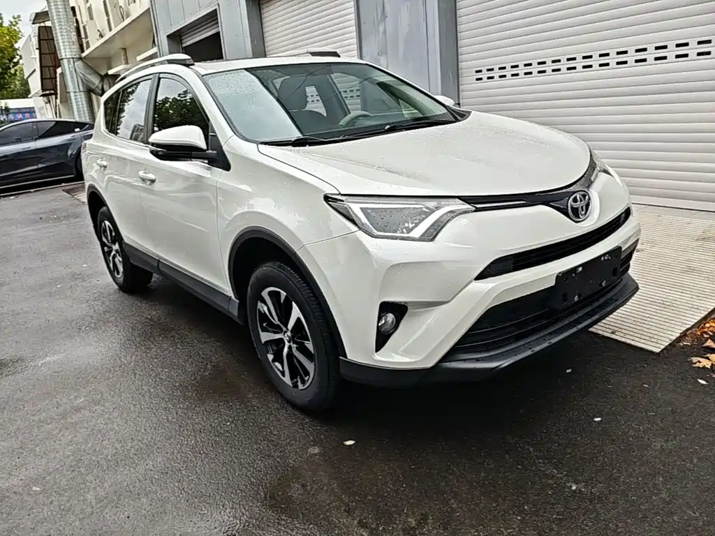 Toyota RAV4 — миниатюра 4