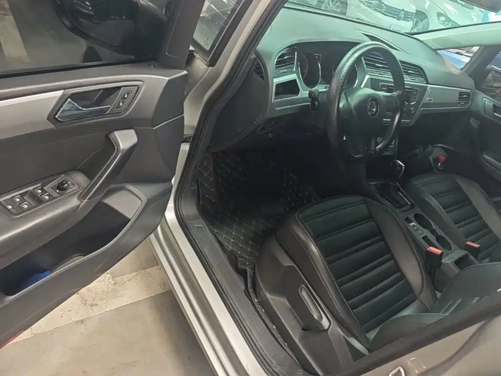 Volkswagen Touran — миниатюра 16