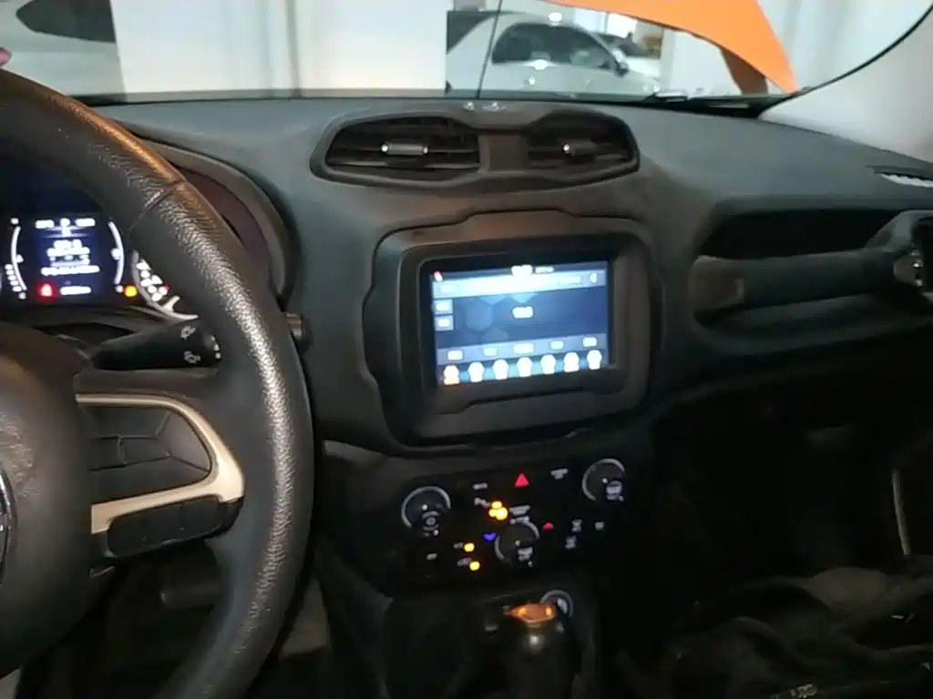 Jeep Renegade — миниатюра 13
