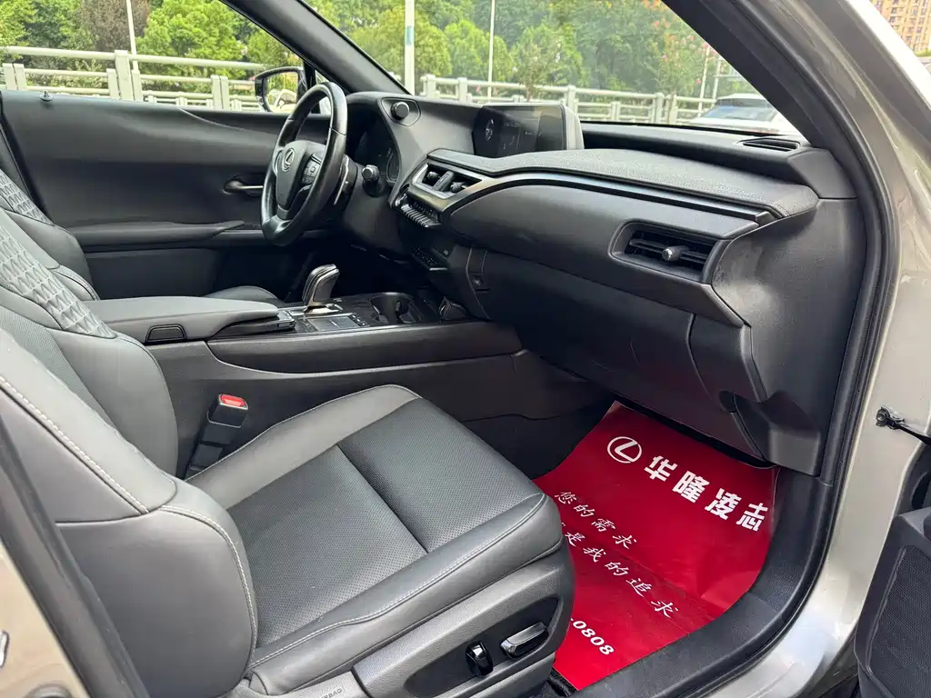 Lexus UX New Energy — миниатюра 6