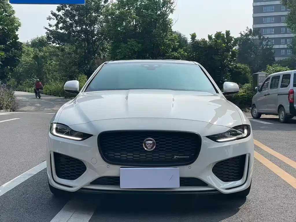 Jaguar XEL — миниатюра 2