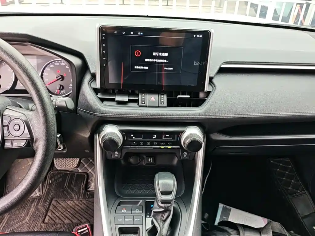 Toyota RAV4 — миниатюра 13