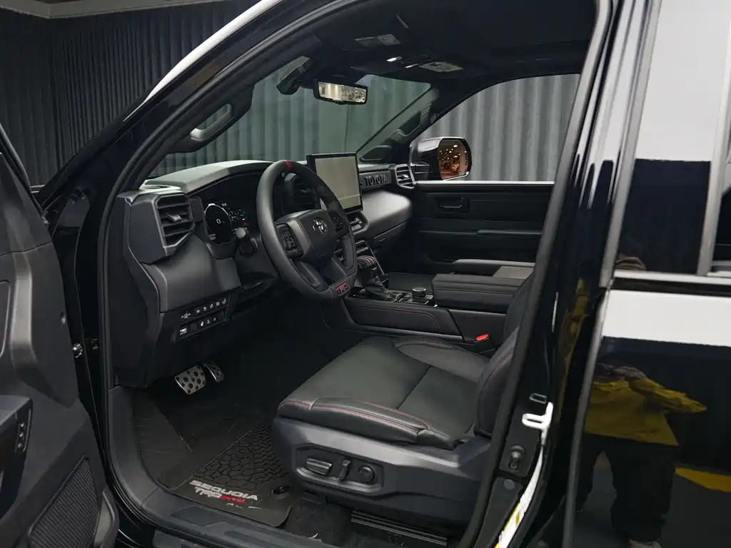 Toyota Sequoia — миниатюра 18