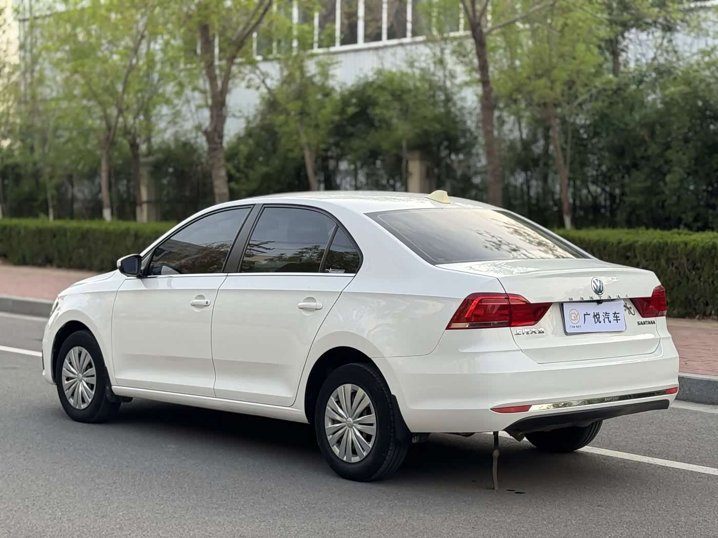 Volkswagen Santana 1.5 л 2022 г. Белый, пробег 30000 км