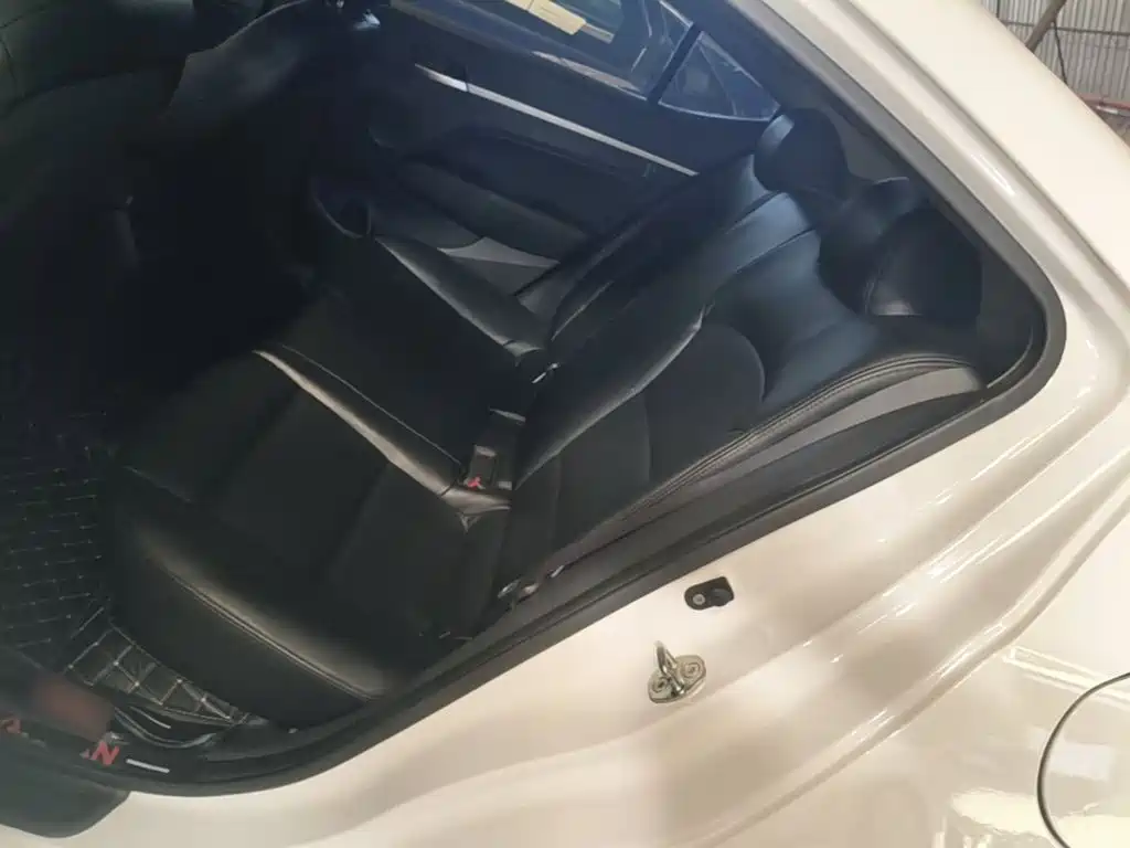 Hyundai Elantra — миниатюра 17