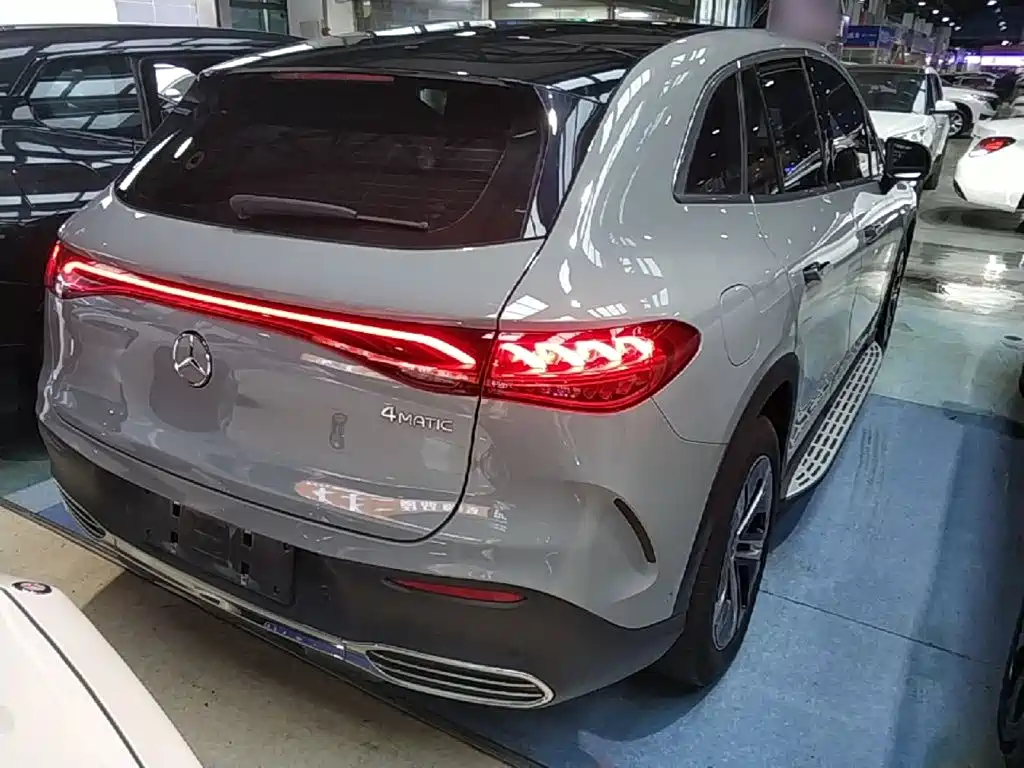 Mercedes-Benz EQE SUV — миниатюра 7
