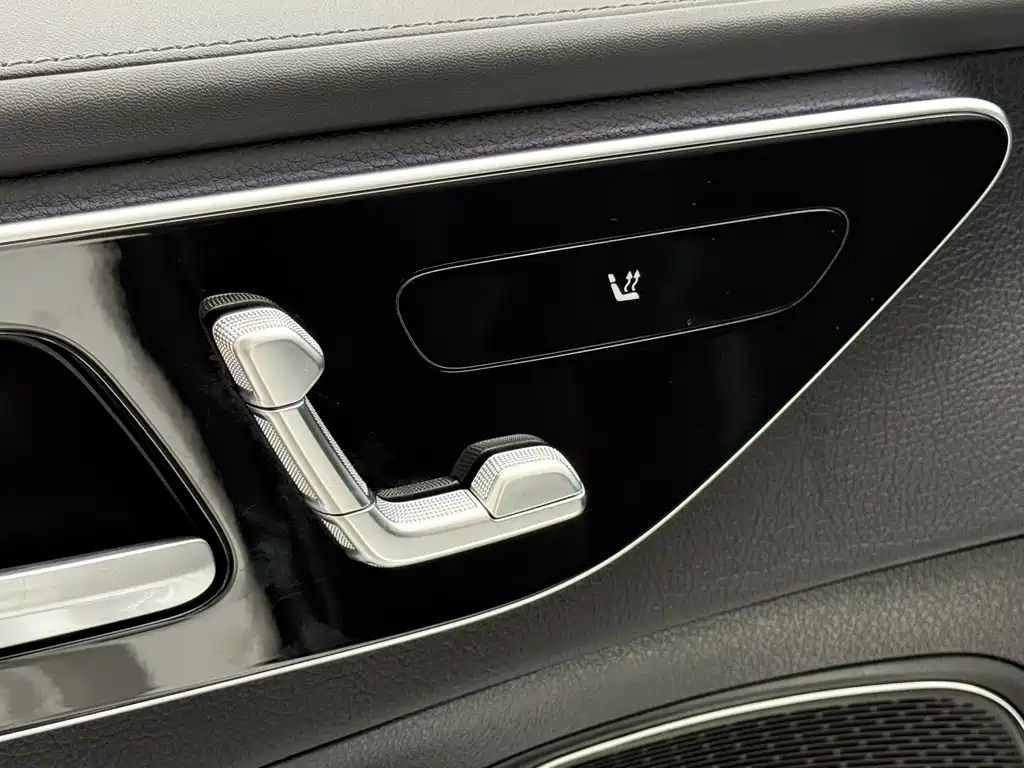 Mercedes-Benz C-Class — миниатюра 13