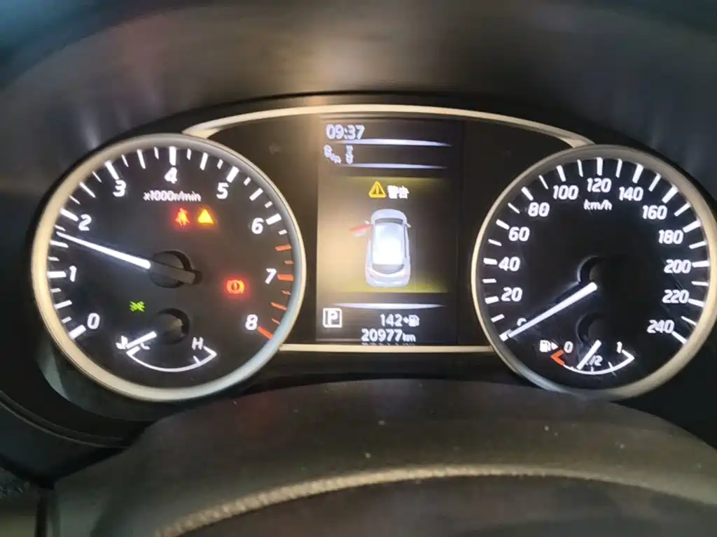 Nissan Tiida — миниатюра 12