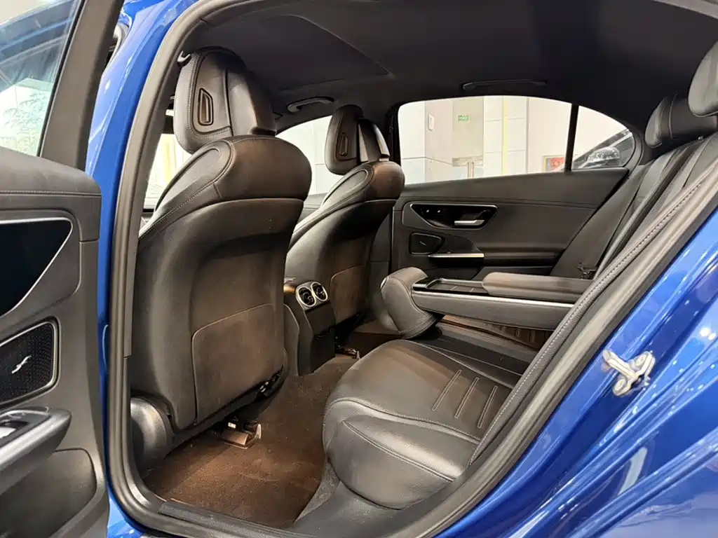Mercedes-Benz C-Class — миниатюра 10