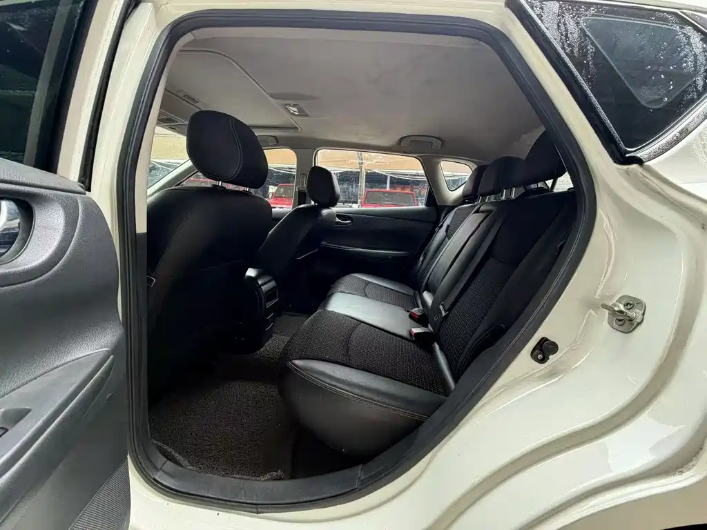 Nissan Tiida — миниатюра 6