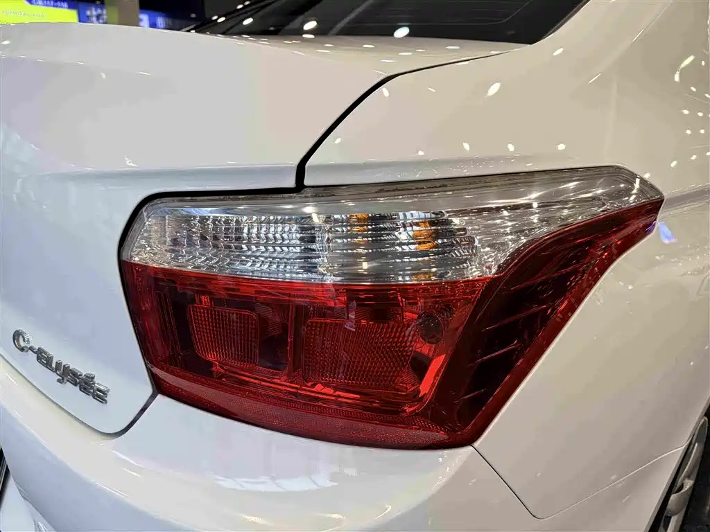 Citroen Elysee — миниатюра 16