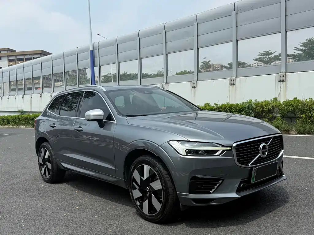 Volvo XC60 PHEV — миниатюра 6