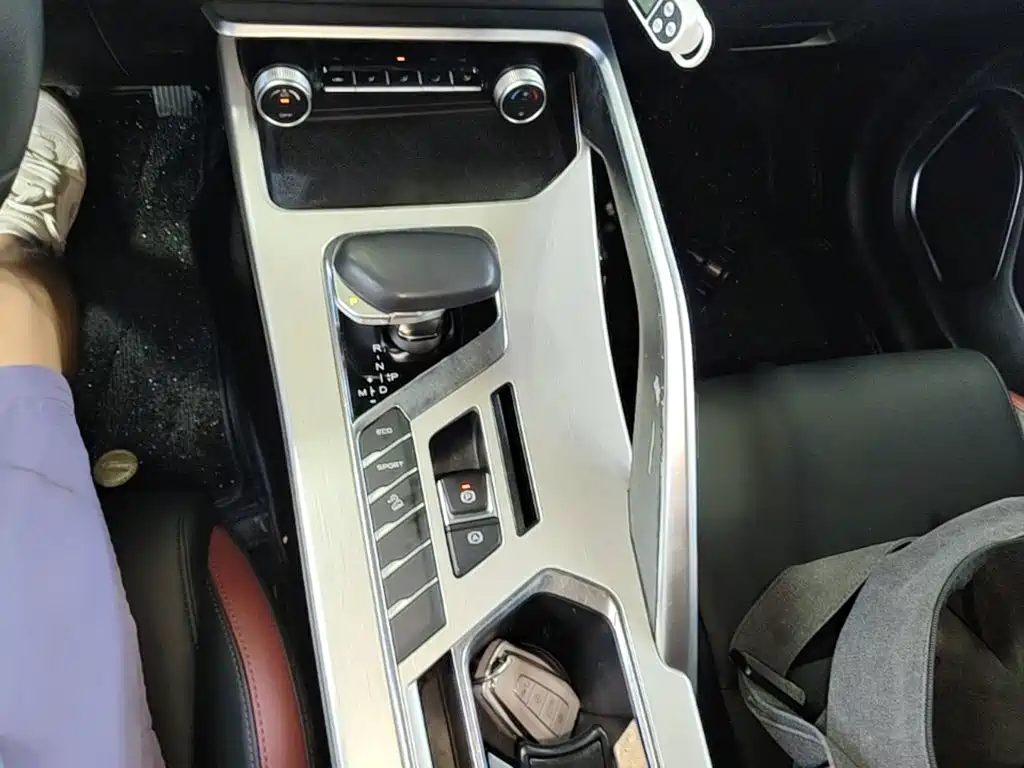 Geely Binyue - фото 14