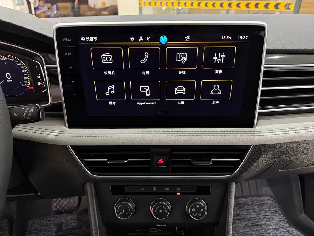 Volkswagen Tiguan L — миниатюра 14