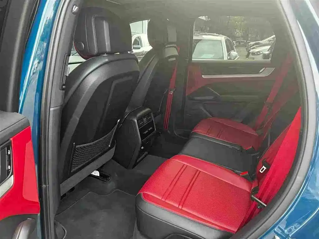 Porsche Cayenne — миниатюра 6