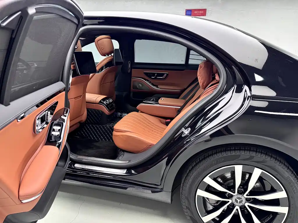 Mercedes-Benz S-Class — миниатюра 11