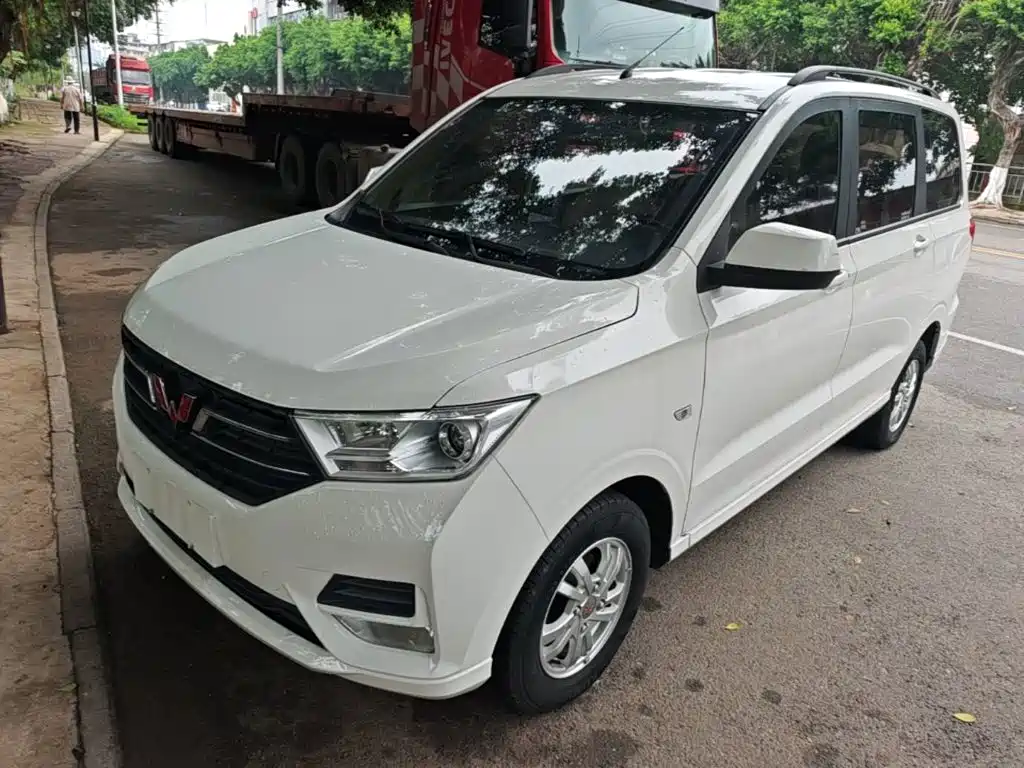 Wuling Hongguang — миниатюра 2