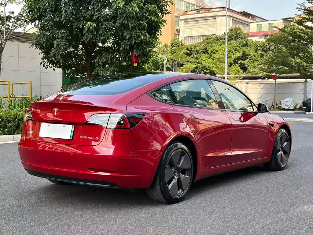 Tesla Model 3 — миниатюра 7