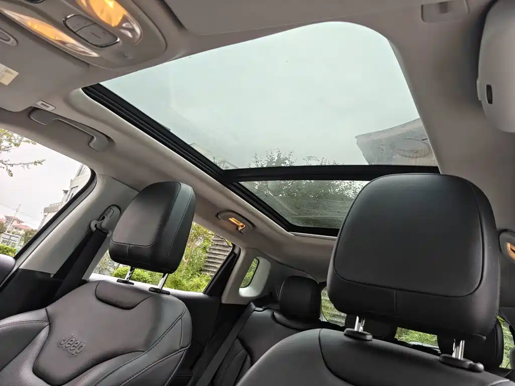 Jeep Compass — миниатюра 14
