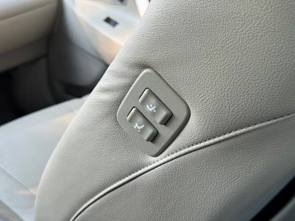 Toyota Camry — миниатюра 17